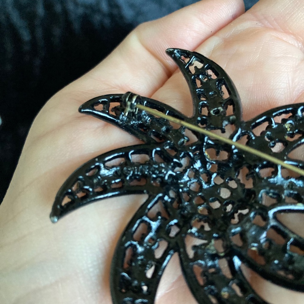 Vintage Weiss Black Rhinestone Brooch 2 1/2” - Picture 5 of 6
